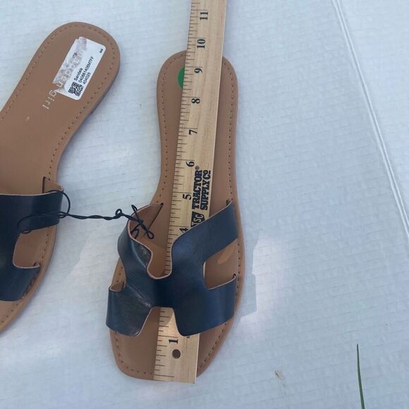 MADDEN GIRL Sternn Women’s Sandals Black Size 8 Flat Slip On New No Box - Picture 2 of 8